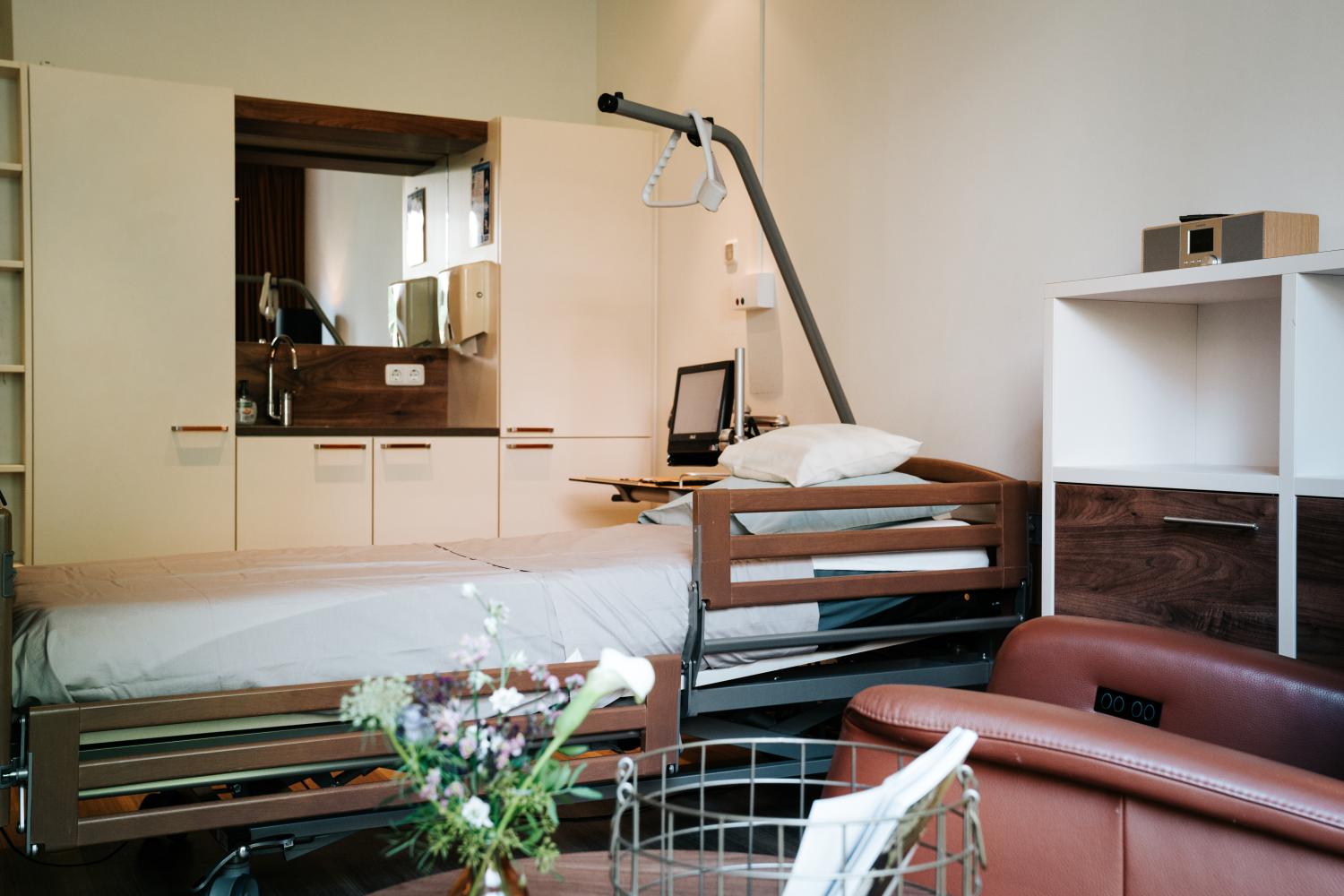 foto van de binnenkant van de kamer van het hospice 